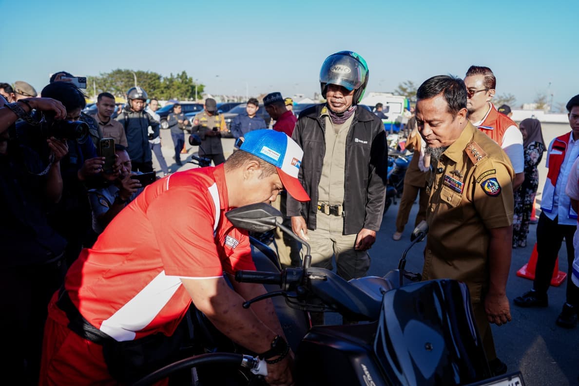 Gubernur Sulsel Tinjau Pengisian BBM Kendaraan Roda Dua di Modular SPBU Kawasan CPI, Pengendara Motor Kini Punya Akses Tambahan