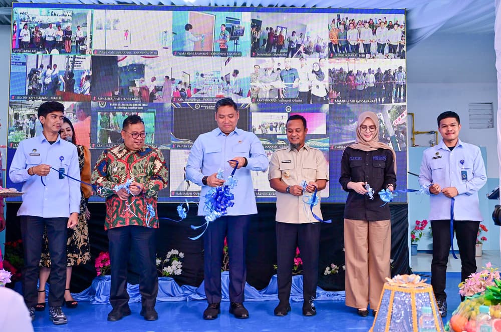Gubernur Sulsel Dampingi Kepala BGN Resmikan SPPG Wilayah 3T di Takalar