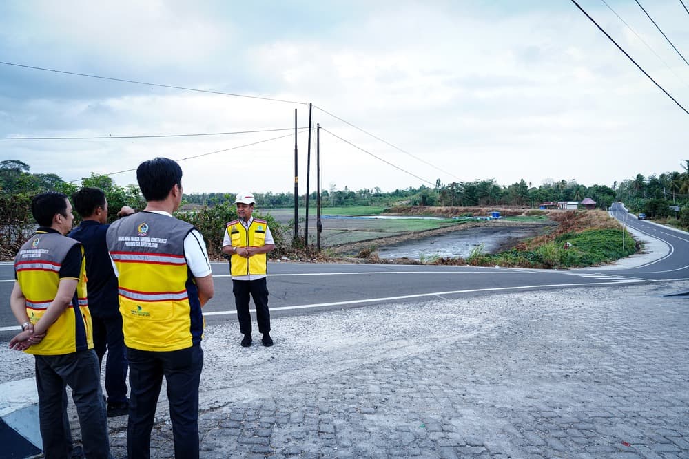 Tinjau Progres Jalan di Pinrang-Enrekang, Gubernur Sulsel: Ruas Paleteang-Malimpung Semakin Mantap